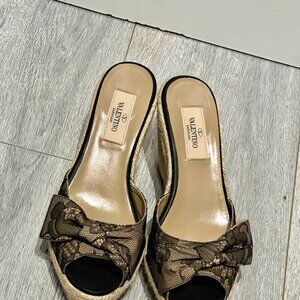 VALENTINO GARAVANI Black/Beige Lace Bow Wedge Espadrille Sandals SZ 6